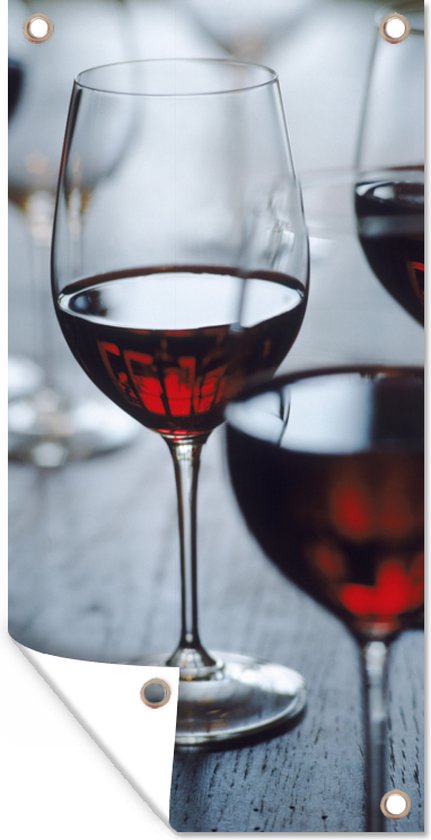 Tuinposter Vier mooie glazen rode wijn - 30x60 cm - Tuindoek - Buitenposter