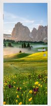 Deursticker Natuur aan de bergweide - 95x235 cm - Deurposter