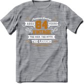 84 Jaar Legend T-Shirt | Goud - Wit | Grappig Verjaardag en Feest Cadeau Shirt | Dames - Heren - Unisex | Tshirt Kleding Kado | - Donker Grijs - Gemaleerd - L