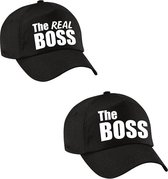 The Boss en The real boss petten / caps zwart met witte bedrukking voor volwassenen - bruiloft / huwelijk  cadeaupetten / geschenkpetten voor koppels