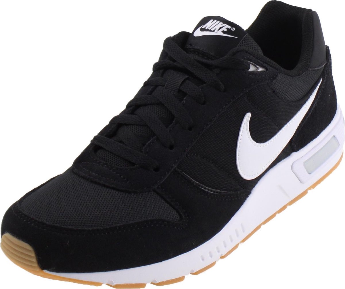 Nike nightgazer in de kleur . Zwart