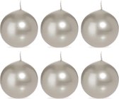 6x Zilveren bolkaarsen 8 cm 25 branduren - Ronde geurloze kaarsen - Woondecoraties