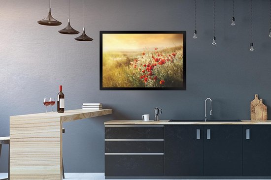 Cadre photo avec affiche - Rayons de soleil sur une forêt de coquelicots - 90x60 cm - Cadre pour affiche