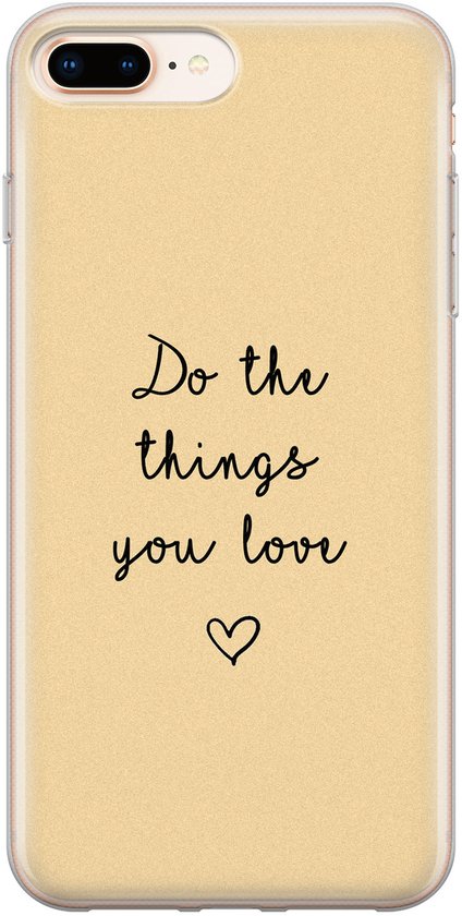 Coque souple couleur sable avec le texte 'Do the things you love' et un cœur.