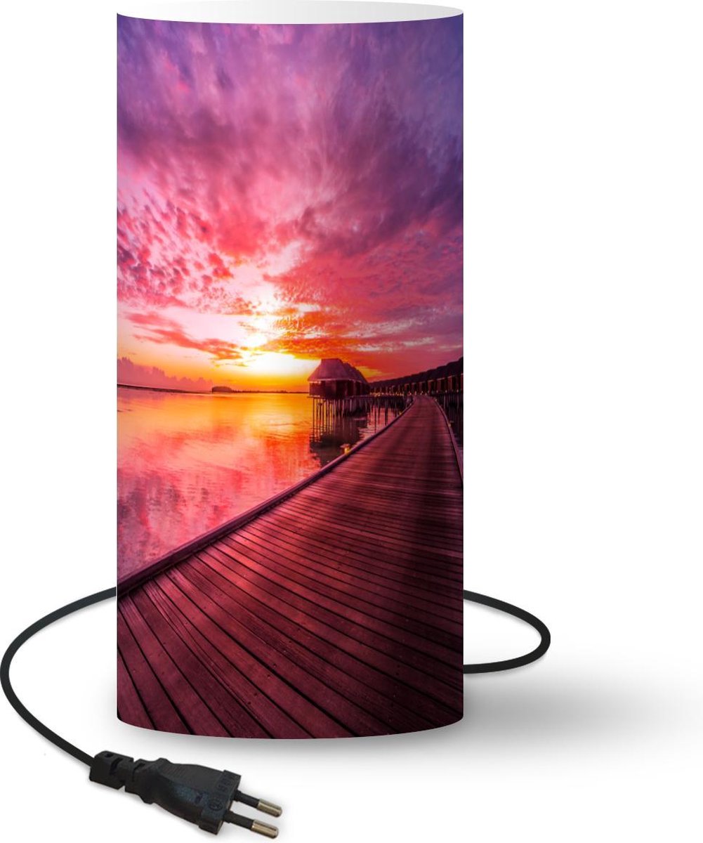 Lamp - Nachtlampje - Tafellamp slaapkamer - Zee - Kleuren - Zon - 33 cm hoog - Ø15.9 cm - Inclusief LED lamp