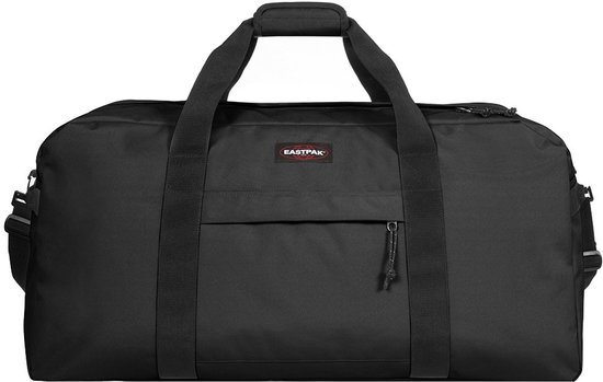 Zwarte Eastpak reistas met een voorvak en ritssluiting.