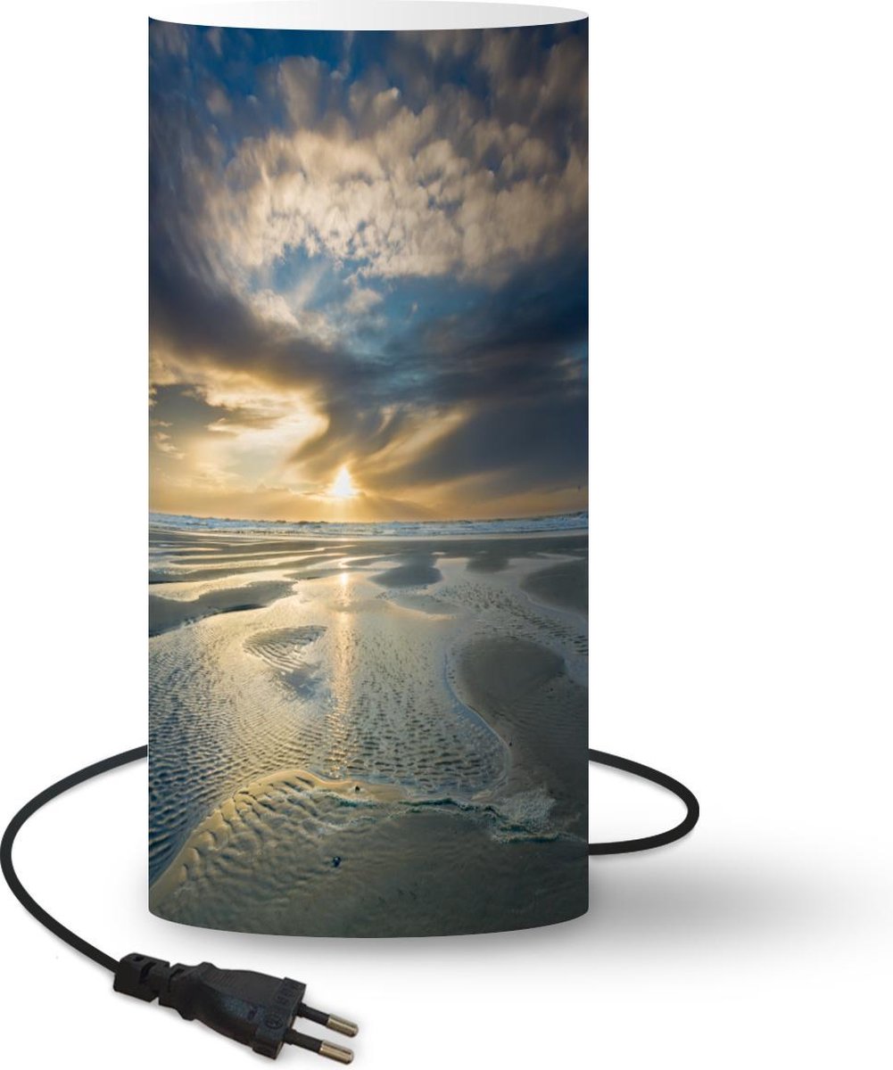 Lamp - Nachtlampje - Tafellamp slaapkamer - Zee - Wolken - Grijs - 33 cm hoog - Ø15.9 cm - Inclusief LED lamp