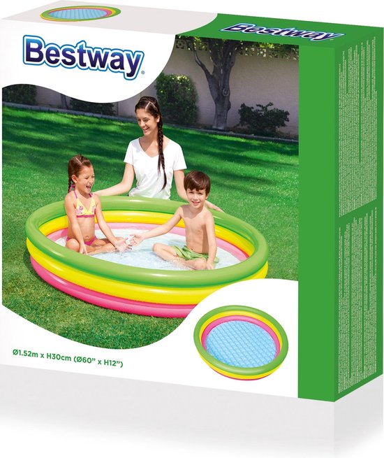 Verpakking van een Bestway opblaasbaar zwembad met twee kinderen en een volwassene