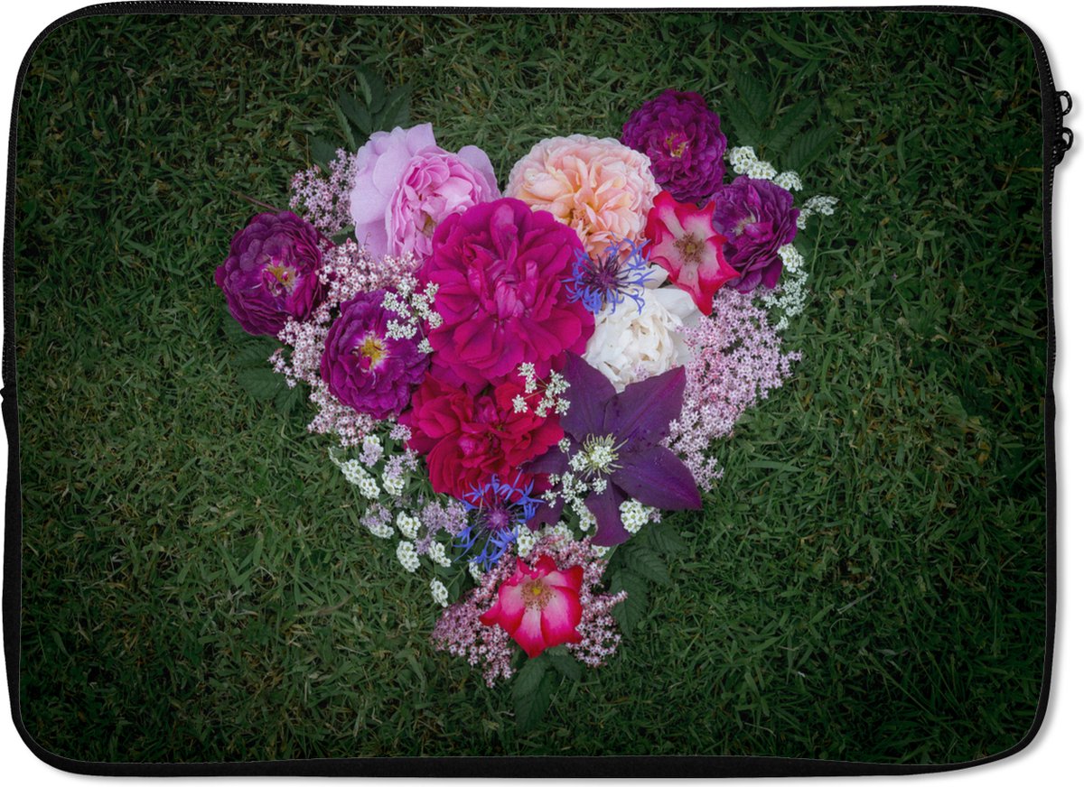 Laptophoes 14 inch - Bloemen - Hart - Gras - Flora - Laptop sleeve - Binnenmaat 33x23 cm - Zwarte achterkant