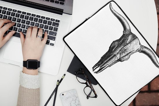 Etui pour ordinateur portable 13 pouces 34x24 cm - Illustration animalière de crâne - Etui pour Macbook & Laptop Une illustration d'un crâne de taureau avec des cornes - Etui pour ordinateur portable avec photo