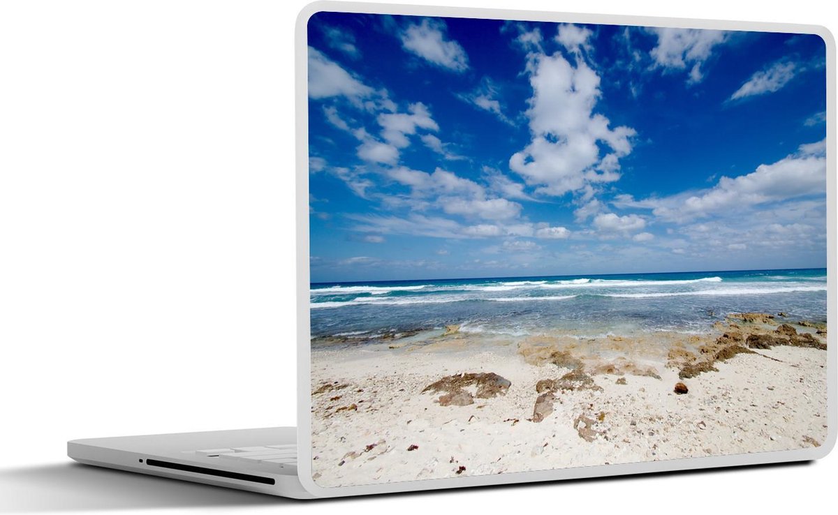 Afbeelding van product SleevesAndCases  Laptop sticker - 13.3 inch - Blauwe lucht met wolken op strand van Isla Mujeres in Mexico