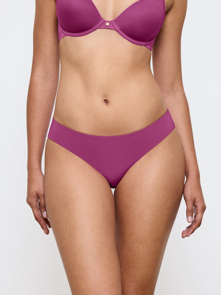 Triumph Tai-Slip Body Make-Up Essentials
