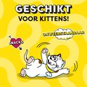 Geschikt voor kittens! 'Onweerstaanbaar' en 'Snacks'. Liggende kat met bruine en witte vlekken.