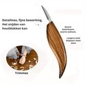 Detailmes met gebogen staal en donkerhouten handvat. Voor fijne afwerking van houtsnijwerk.