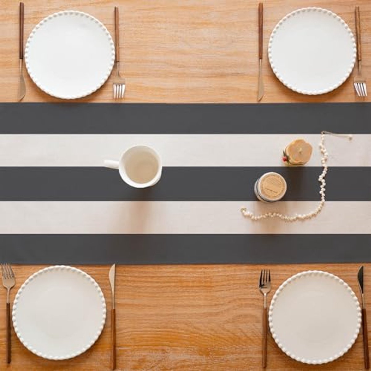Modern Gestreepte Tafelrunner – Wit en Grijs – Wasbare Keukenlinnen – 33 x 183 cm