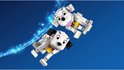 Twee speelse LEGO Dalmatiërs op een blauwe achtergrond.