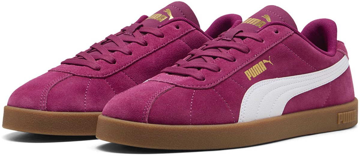 Puma Club II voetbalschoenen in roze met witte details, EU 38 1/2, klassiek ontwerp met moderne elementen.