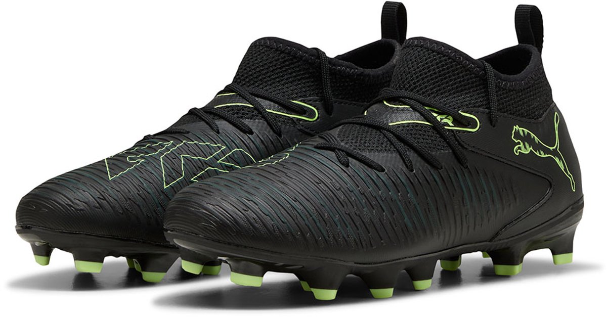 Zwarte Puma Future 8 Match FG/AG voetbalschoenen voor kinderen, EU 34 1/2, met lichtgewicht mesh bovenwerk en griplijnen.