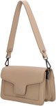 Beige dames schoudertas met 'Charm London' logo, een smalle schouderband en metalen details.