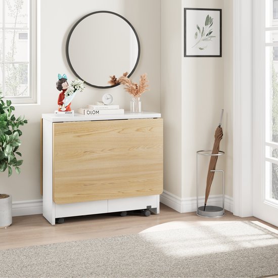 Wit opklapbaar meubel met houten deuren gesloten, op wieltjes.