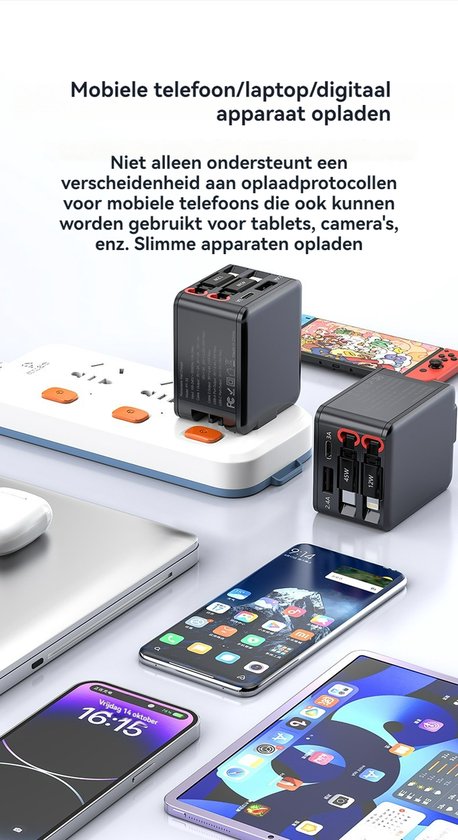 Zwarte GaN-oplader met vier poorten, aangesloten op een stopcontact en laadt meerdere apparaten, waaronder telefoons en een tablet.