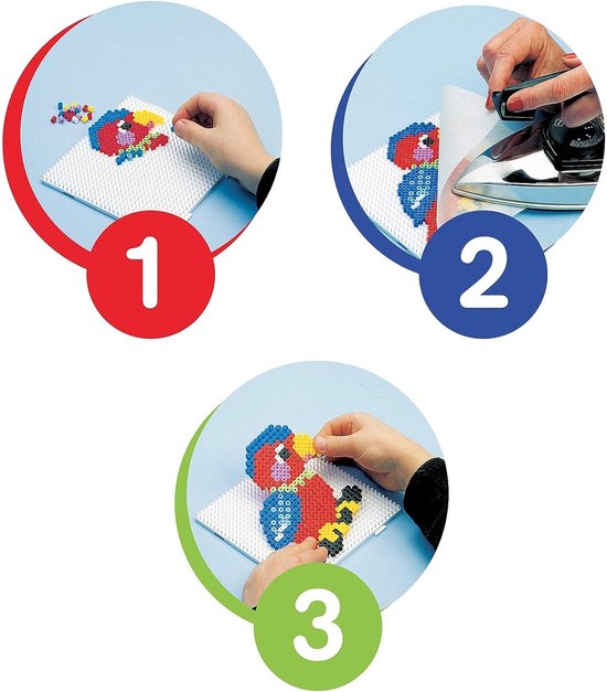 Trois étapes pour réaliser un perroquet en perles à repasser : 1. placer les perles, 2. repasser, 3. finir la figure.