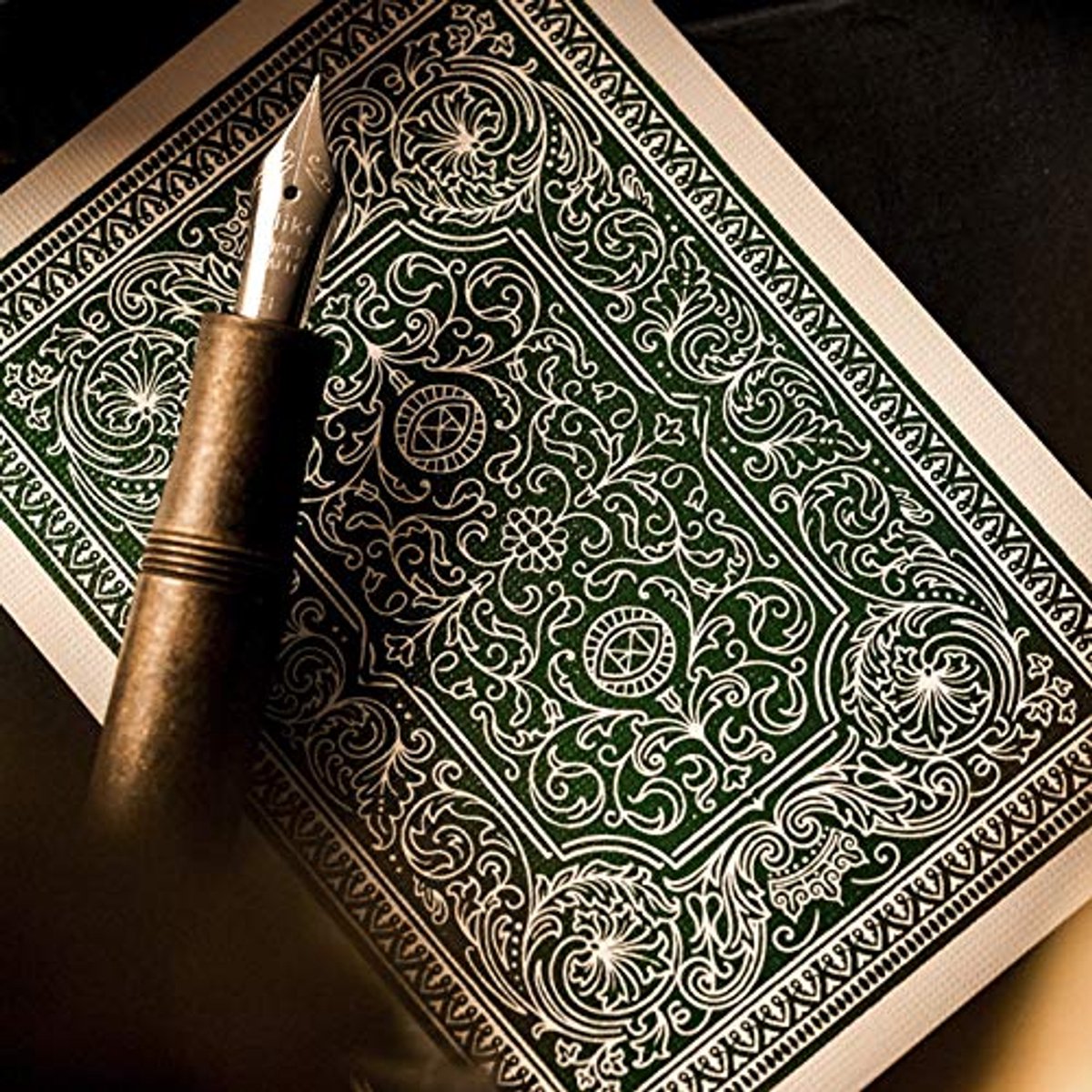 Elegante speelkaarten in kunststof koffer voor magie en kaartspellen