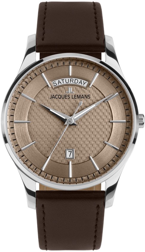 Zilverkleurig horloge met bruine wijzerplaat, datumweergave en bruine lederen band. De wijzerplaat toont 'Saturday'.