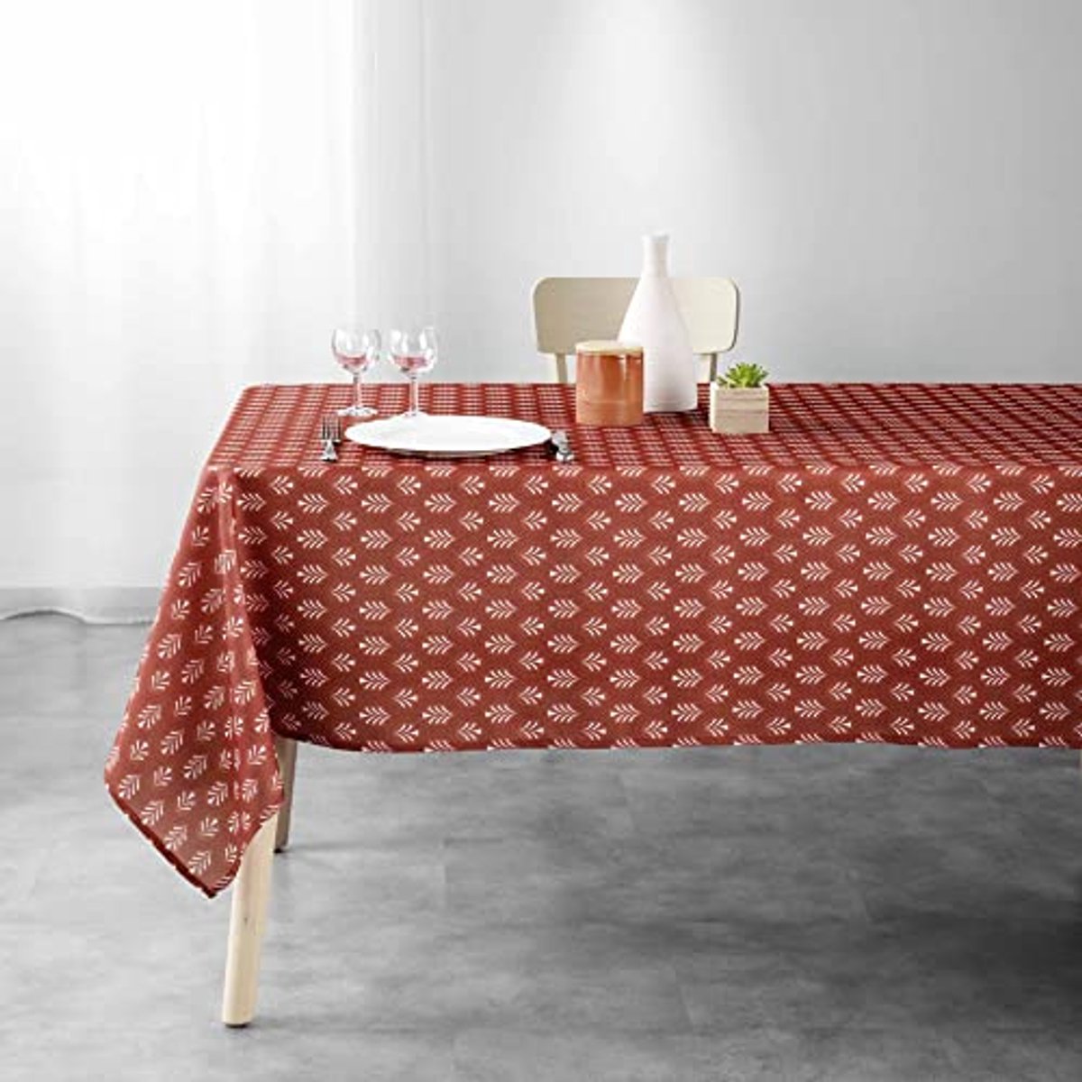Rechthoekig tafelkleed 145 x 240 cm in terracotta kleur van bedrukt polyester