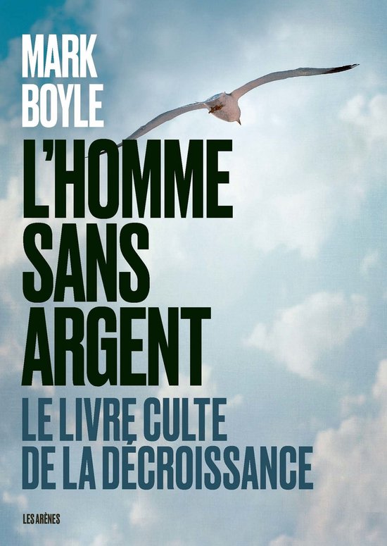 Boek 'L'Homme sans argent - Le livre culte de la décroissance' van Mark Boyle, met een vliegende meeuw tegen een luchtige, wolkenrijke achtergrond.