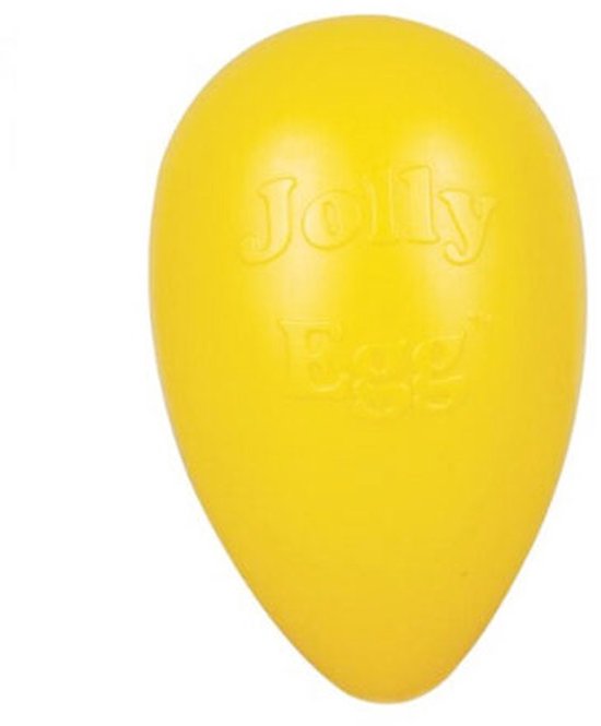 Gele Jolly Egg hondenspeeltje op witte achtergrond.