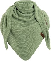 Knit Factory Coco Gebreide Omslagdoek - Driehoek Sjaal Dames - Dames sjaal - Wintersjaal - Stola - Wollen sjaal - Groene sjaal - Sage Green - 190x85 cm - Inclusief sierspeld