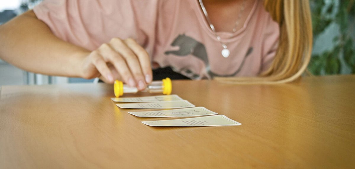 Tactic Wedden Dat Je Het Kan? 2 - Bordspel - Familiespel - Partyspel - Nieuwe Denk- en Doe Opdrachten - Wedden met Speelgeld - 300 Kaarten - Inclusief Wedden Dat Bal - Met Junioropdrachten - 3 tot 6 Spelers - Vanaf 8 Jaar — afbeelding 5