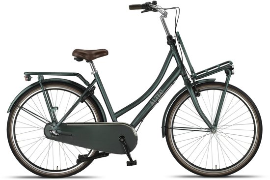 Donkergroene Altec transportfiets, zijaanzicht. Bruin zadel, voorrek en achterdrager. 28 inch.