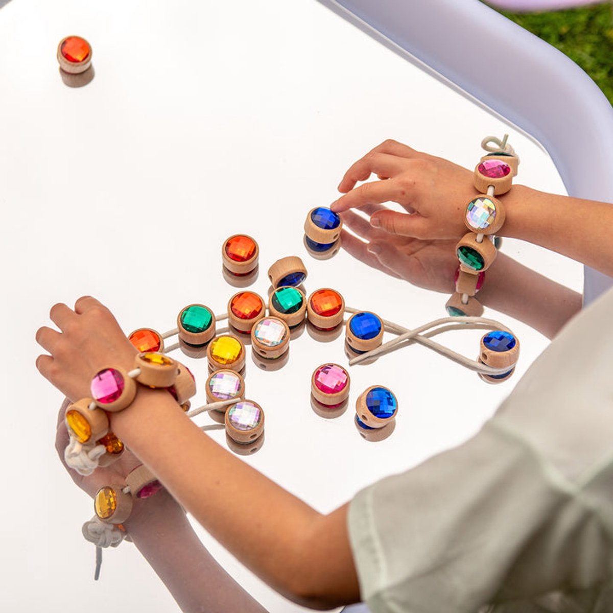 Jeu De Laçage En Bois Tickit - 36 Bijoux Colorés à Facettes - Développe Motricité Fine, Créativité - Dès 3 Ans