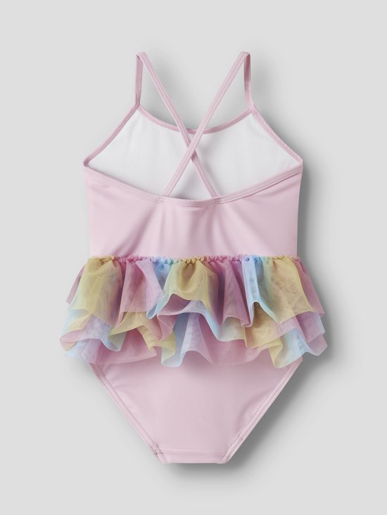 Achterkant roze badpak met 'like a unicorn' print en regenboog tule rokje.
