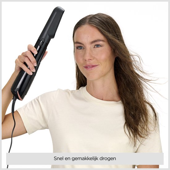 Vrouw die haar droogt met de BaByliss airstyler. Tekst: 'Snel en gemakkelijk drogen'.