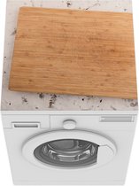 Wasmachine beschermer mat - Een houten snijplank op een decoratieve ondergrond - Breedte 60 cm x hoogte 60 cm