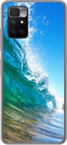 Geschikt voor Xiaomi Redmi 10 hoesje - Een close-up van een golf die breekt voor de kust van Hawaii - Siliconen Telefoonhoesje