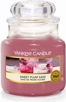 Yankee Candle Geurkaars Small Sweet Plum Sake - 9 cm / ø 6 cm