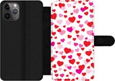 Bookcase Geschikt voor iPhone 11 Pro Max telefoonhoesje - Een illustratie met kleurrijke hartjes - Met vakjes - Wallet case met magneetsluiting