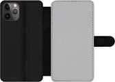 Bookcase Geschikt voor iPhone 11 Pro Max telefoonhoesje - Metaal print - Grijs - Met vakjes - Wallet case met magneetsluiting