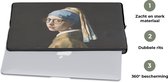 Laptophoes 15.6 inch - Meisje met de parel - Johannes Vermeer - Bril - Laptop sleeve - Binnenmaat 39,5x29,5 cm - Zwarte achterkant