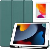 Tablet hoes geschikt voor Ipad 10.2 Inch 2019 / 2020 / 2021 - Tri-Fold Book Case met Apple Pencil houder + Screenprotector - Donker Groen