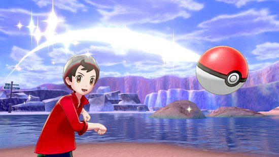 Jongen in rood shirt gooit een Pokémon bal in een natuurlijk landschap met water.