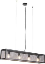 Zwarte rechthoekige koo hanglamp met vier gloeilampen, hangend aan twee staalkabels.