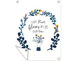 Tuinschilderij Spreuken - Quotes - Every flower blooms in its own time - 60x80 cm - Tuinposter - Tuindoek