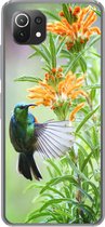 Geschikt voor Xiaomi 11T hoesje - Close-up van een kleurrijke vogel naast planten met oranje bloemen - Siliconen Telefoonhoesje
