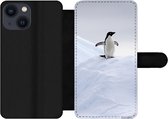 Bookcase Geschikt voor iPhone 13 Mini telefoonhoesje - Pinguïn - IJs - Winter - Met vakjes - Wallet case met magneetsluiting