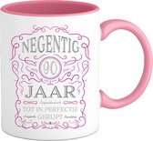 90 Jaar Legendarische Gebrouwen Mok met tekst | Roze - Zilver | Grappig Verjaardag Beker Cadeau | Bedrukte Mokken | Roze | 330 ML